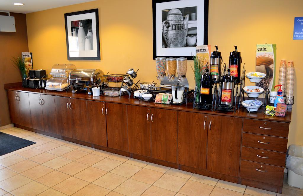 Microtel Inn And Suites By Wyndham Роулинс Экстерьер фото