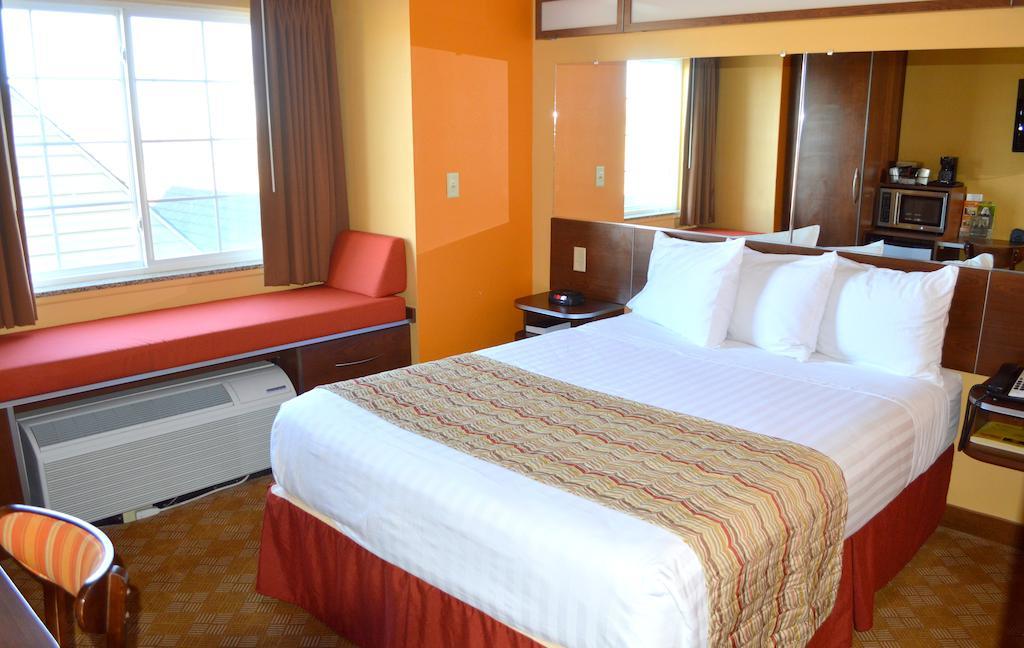 Microtel Inn And Suites By Wyndham Роулинс Экстерьер фото