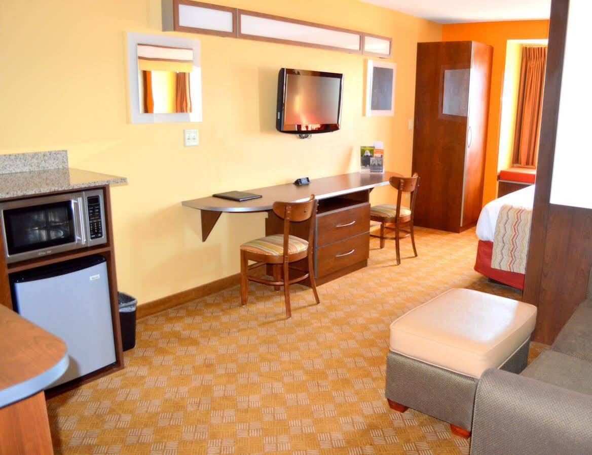 Microtel Inn And Suites By Wyndham Роулинс Экстерьер фото