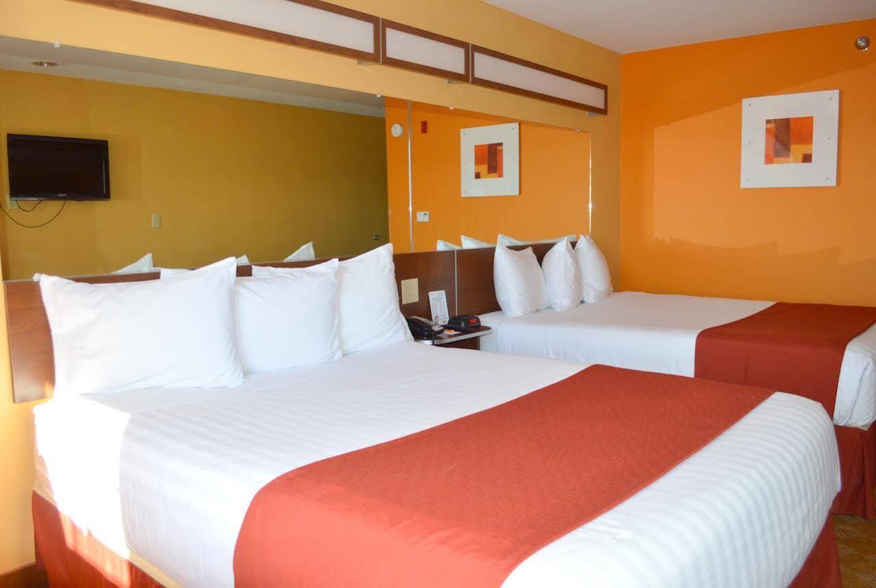 Microtel Inn And Suites By Wyndham Роулинс Экстерьер фото