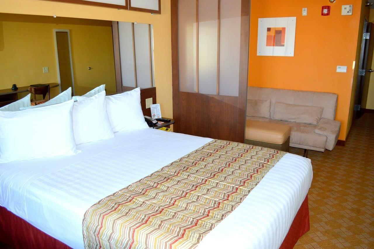 Microtel Inn And Suites By Wyndham Роулинс Экстерьер фото